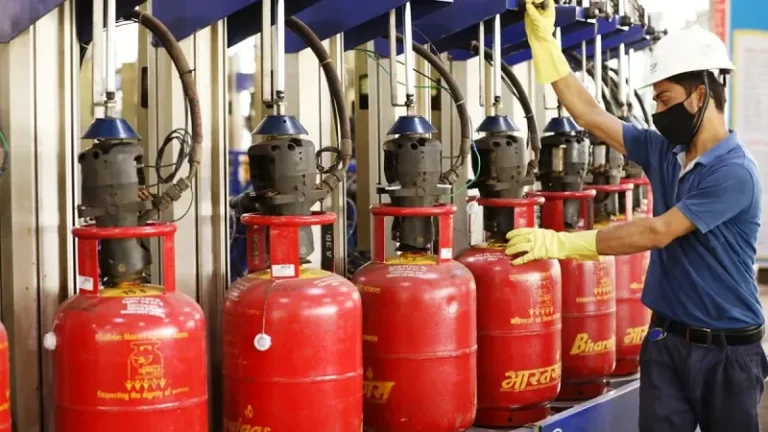 A gift from the government for happiness for ration card holders, now get LPG cylinder absolutely free