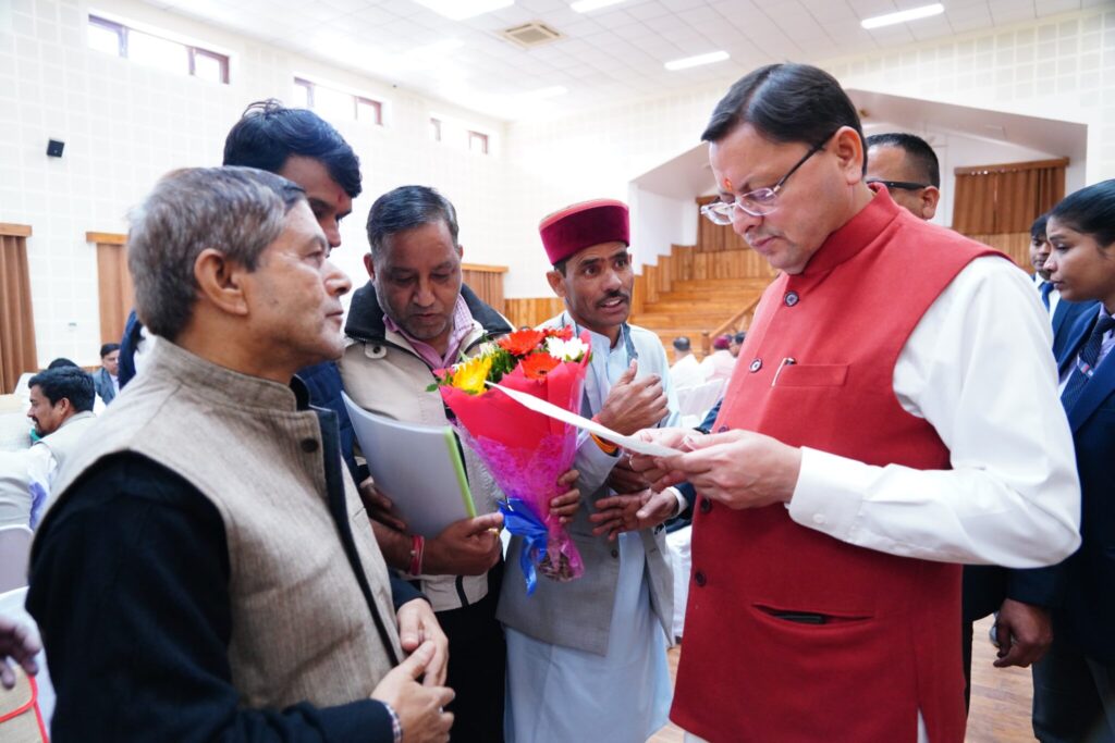 Chief Minister Dhami listened to public problems in the public meeting program